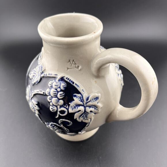 Aus Kuhlem Stein Trink Edlen Wein Blue Grey Clay German Wine Pitcher 4.5 in Tall - Picture 3 of 10